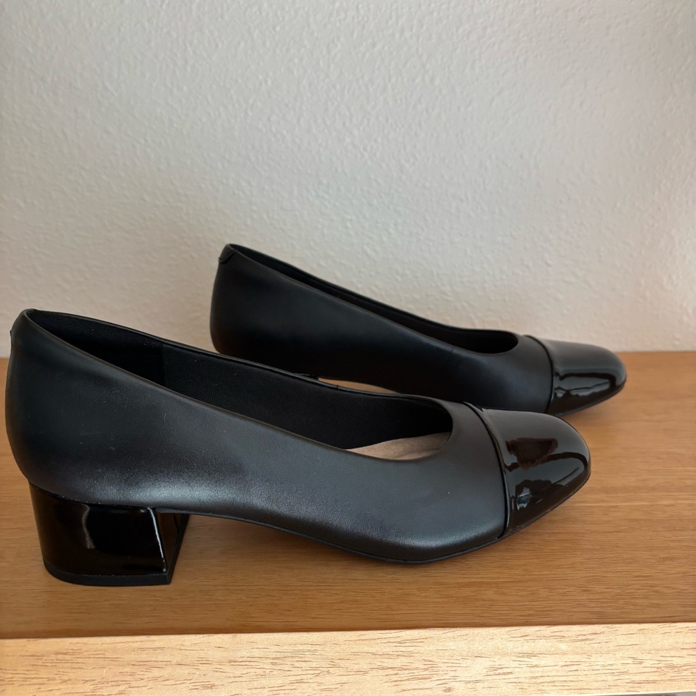 Clarks Collection Cap Toe Block Heel Pumps - Picture 7 of 11